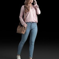 3D model Young girl in blue jeans talking on the phone (3D-Scan)