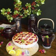 Teapot set with bouquet and pie