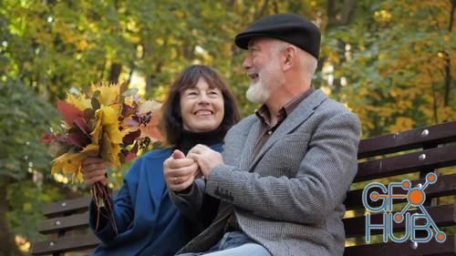 MotionArray – Elderly Couple Enjoy Outdoor 1022742
