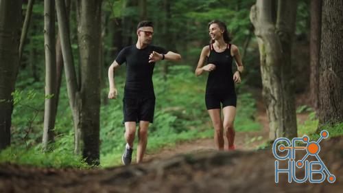 MotionArray – Couple Running On Fresh Air 1034670